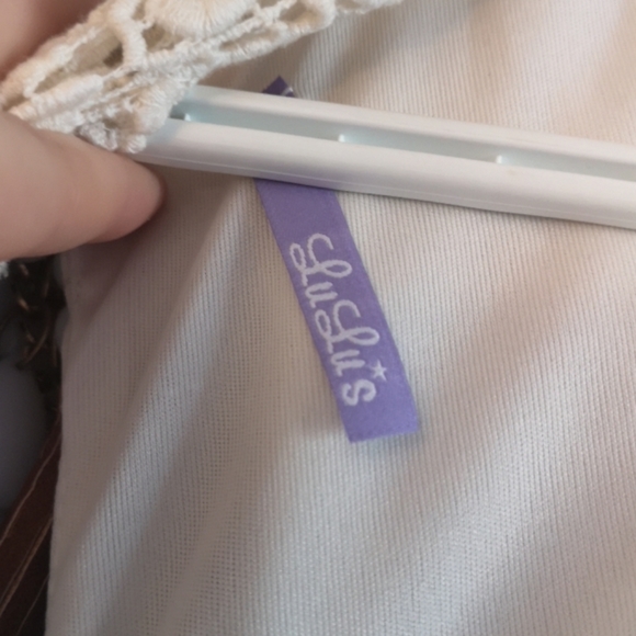 Cream shift dress with lace detailing - Picture 3 of 3